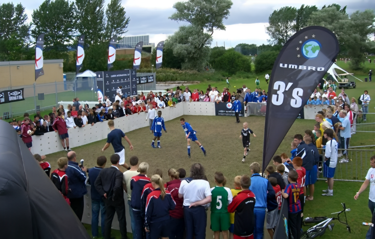 El primer torneo de prueba de lanzamiento 3v3 del Reino Unido fue organizado por 3v3 Europe ya en la Umbro Cup 2008