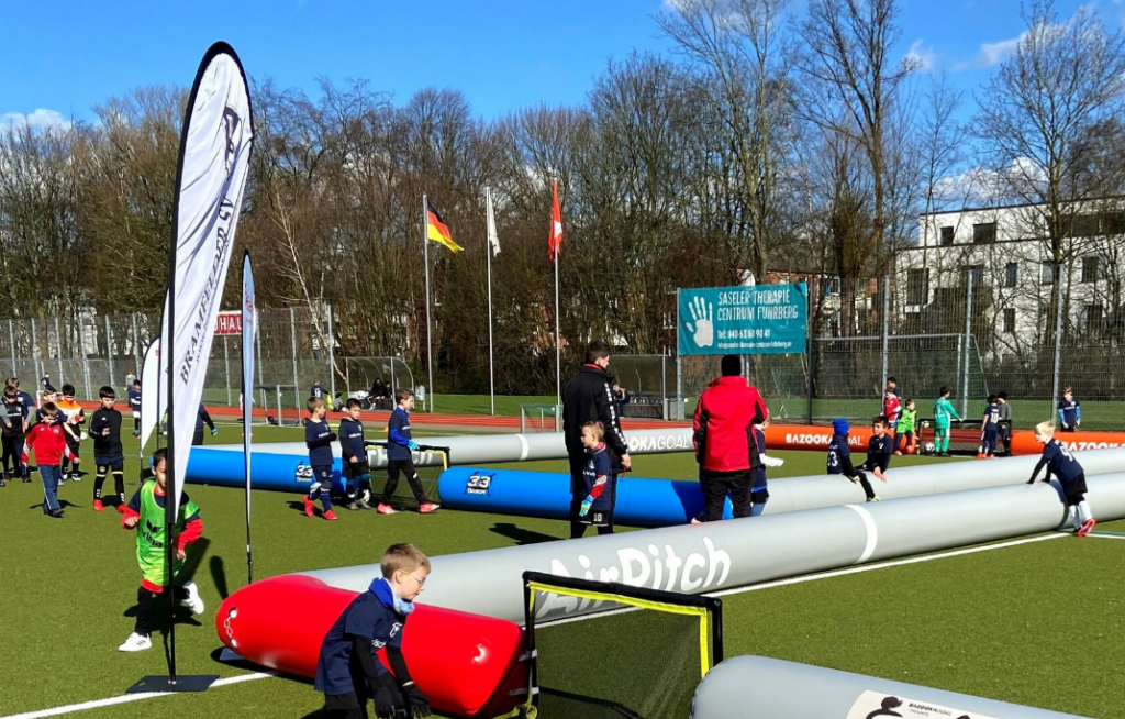 Alquiler 3v3 AirPitch "FUNino" a un campo de fútbol con 4 BazookaGoal.